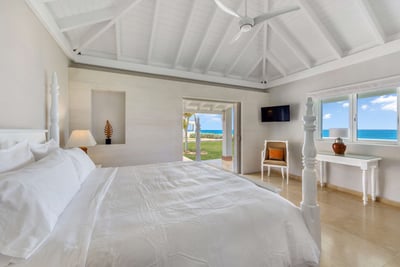 Luxury Villa Photo #18