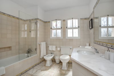 Luxury Villa Photo #32