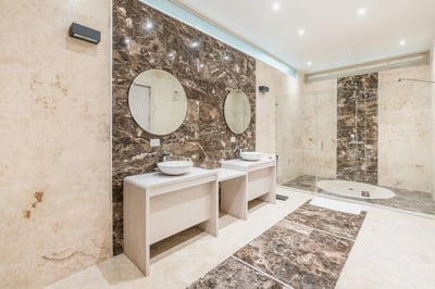 Luxury Villa Photo #34