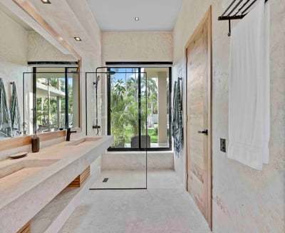 Luxury Villa Photo #40