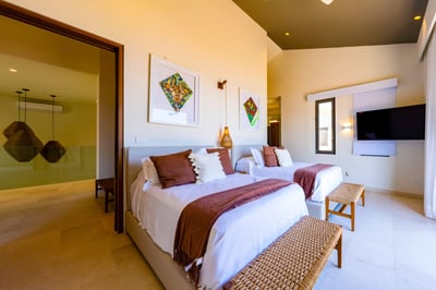 Luxury Villa Photo #35