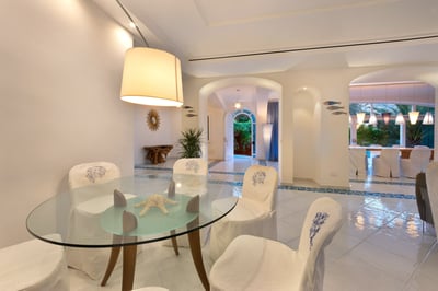 Luxury Villa Photo #11