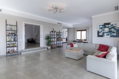 Luxury Villa Photo #12