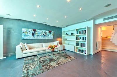 Luxury Villa Photo #18