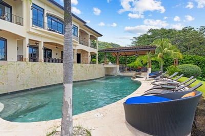 Luxury Villa Photo #5