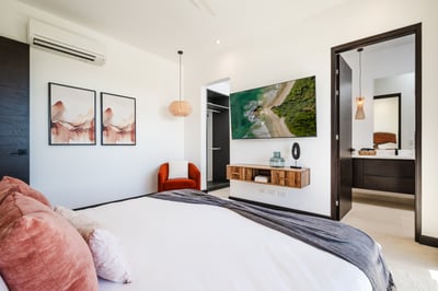 Luxury Villa Photo #36