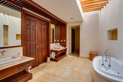 Luxury Villa Photo #58