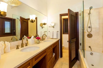 Luxury Villa Photo #29
