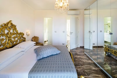 Luxury Villa Photo #42