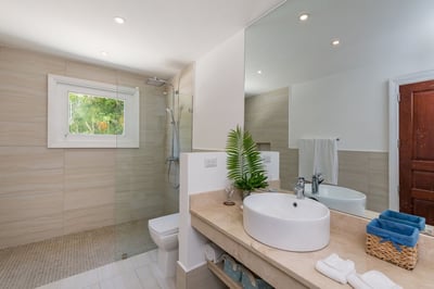 Luxury Villa Photo #36