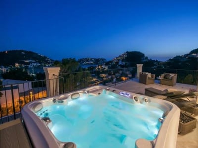 Luxury Villa Photo #5