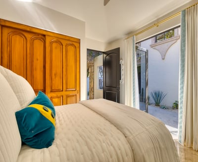 Luxury Villa Photo #35