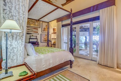 Luxury Villa Photo #27