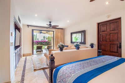 Luxury Villa Photo #32