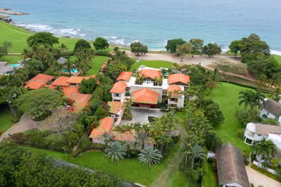 Luxury Villa Photo #3