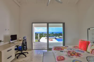 Luxury Villa Photo #36