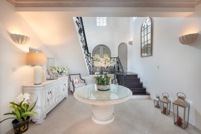 Luxury Villa Photo #14