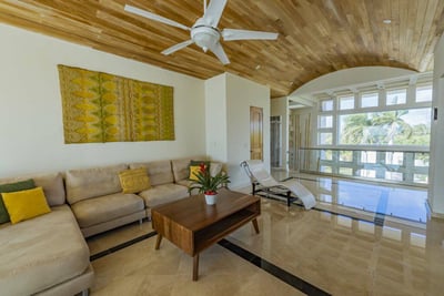 Luxury Villa Photo #14