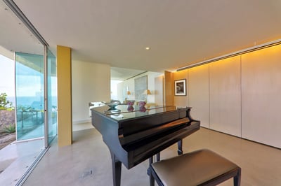 Luxury Villa Photo #37
