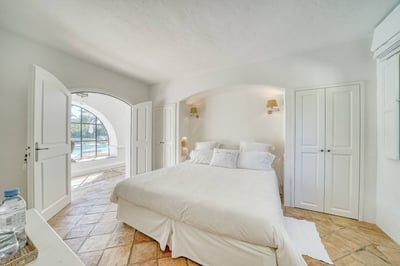 Luxury Villa Photo #11