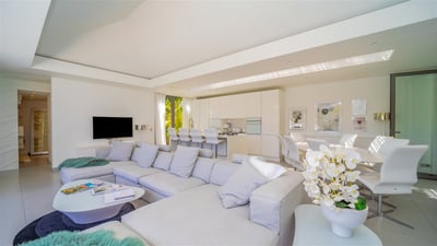 Luxury Villa Photo #16