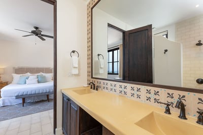 Luxury Villa Photo #10