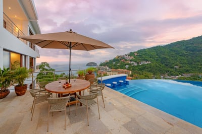 Luxury Villa Photo #6