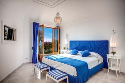 Luxury Villa Photo #24