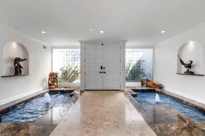 Luxury Villa Photo #15