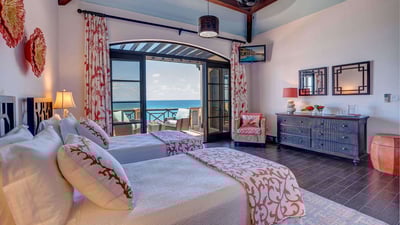 Luxury Villa Photo #25