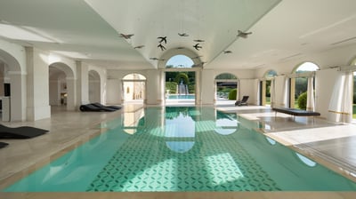 Luxury Villa Photo #18