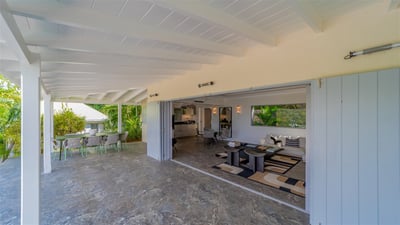 Luxury Villa Photo #26