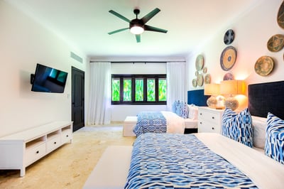 Luxury Villa Photo #40