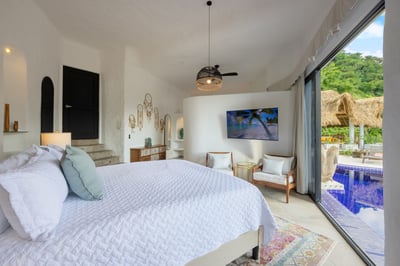 Luxury Villa Photo #30