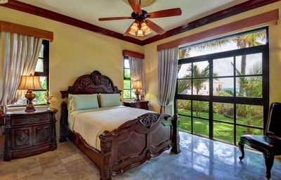 Luxury Villa Photo #20