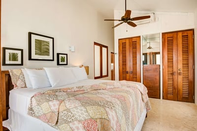 Luxury Villa Photo #13