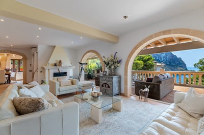 Luxury Villa Photo #12