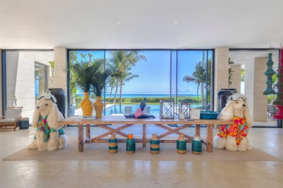 Luxury Villa Photo #18