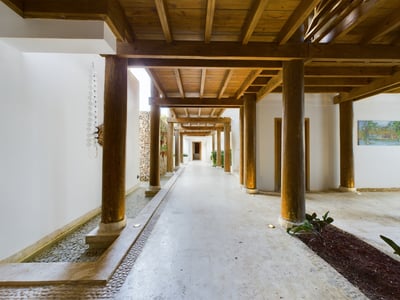 Luxury Villa Photo #38