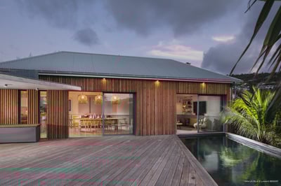 By Night: Modern and chic outdoor lightings.