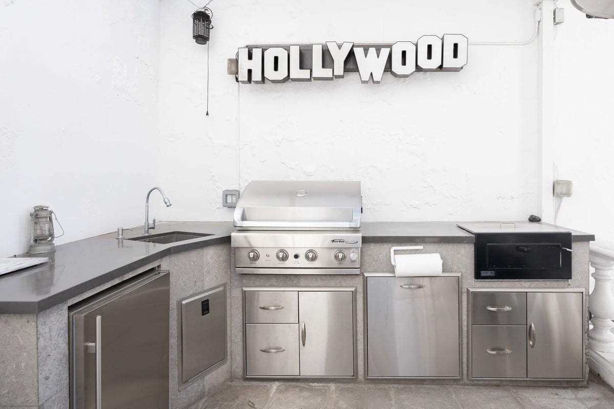 The Artist’s Summit