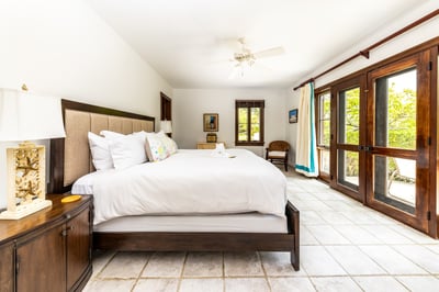Luxury Villa Photo #37