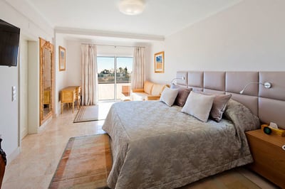 Luxury Villa Photo #11