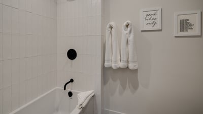Queen Ensuite Bathroom