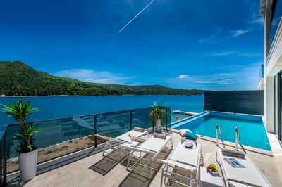 Luxury Villa Photo #9