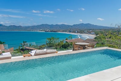 Luxury Villa Photo #4