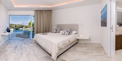 Luxury Villa Photo #22