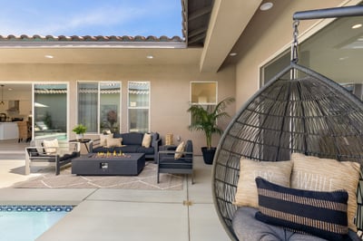 Swinging chair for full relaxation