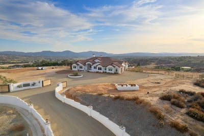Luxury Villa Photo #18