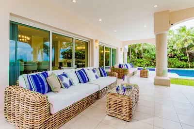 Luxury Villa Photo #6